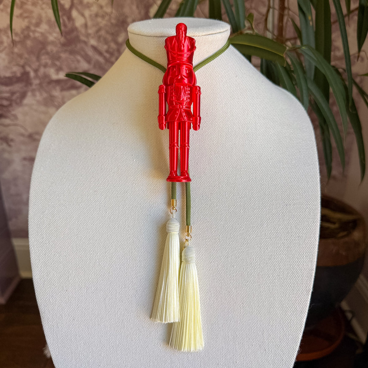 Nutcracker Bolo Sugar Red with Olive & Ivory
