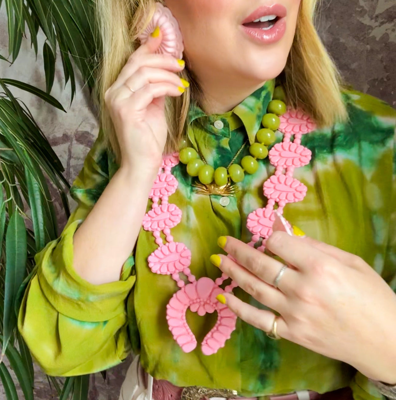 Golden Hour Necklace in Bubblegum Pink