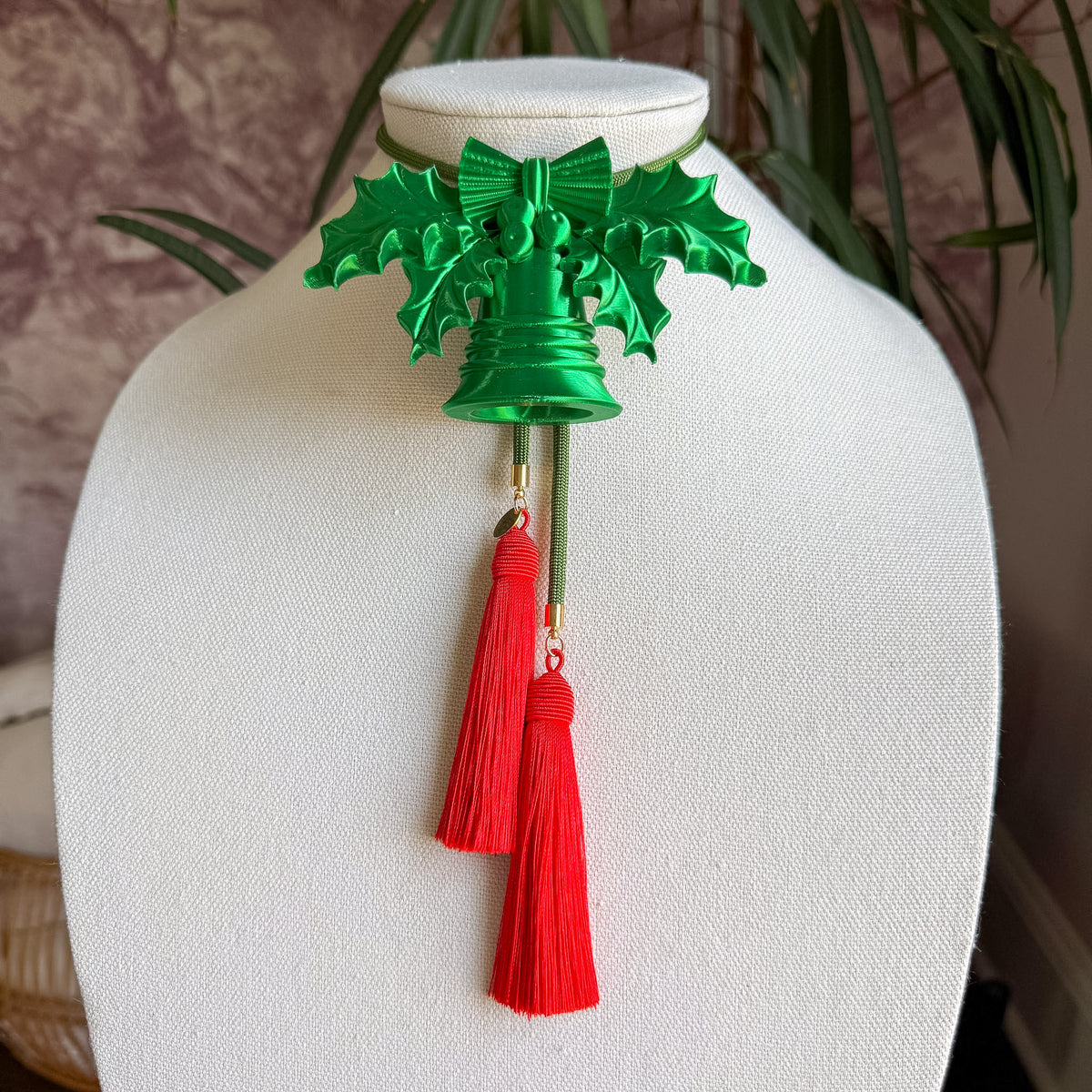 Mistletoe Bolo Sugar Green with Olive & Red