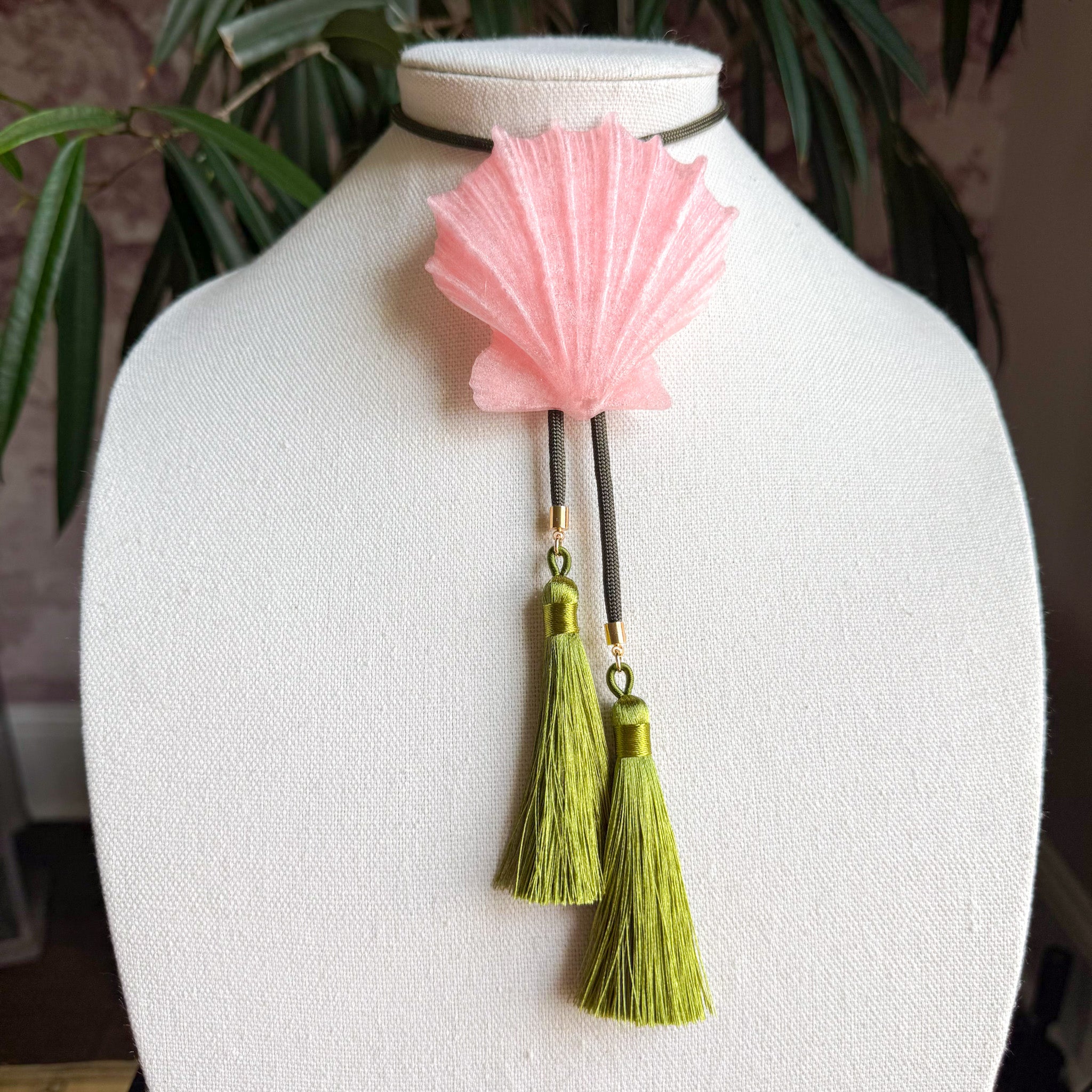 Shell Bolo Quartz Pink with Moss Green & Olive