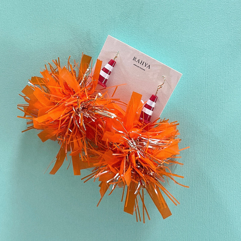 Pot Hoe Orange Pom Pom Earrings